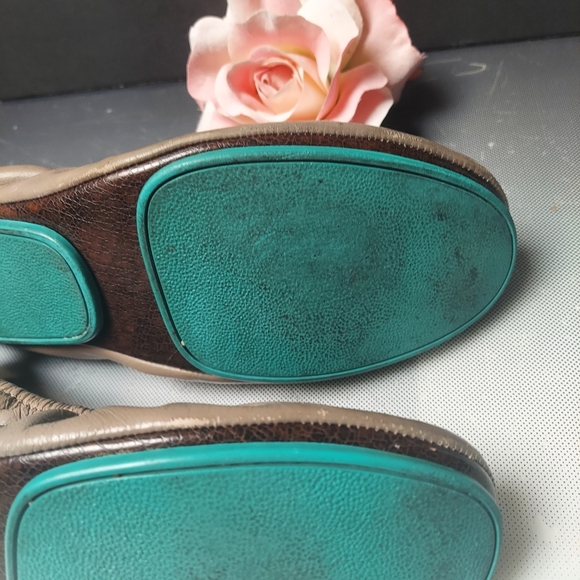 Tieks Taupe Ballet Flats office to dinner htf size 10 - Picture 5 of 7